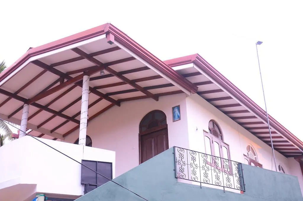 Lilly Palace Villa Guest House Negombo