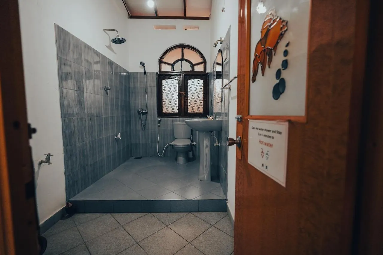 Lilly Palace Villa Guest House Negombo